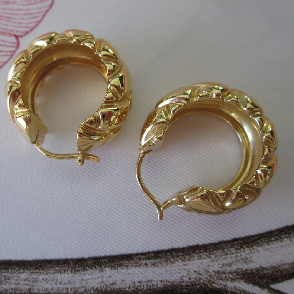 Missoma Lucy Williams Chunky Waffle Hoop Earrings - Picture 8 of 12